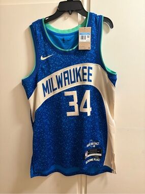 NWT Men’s Milwaukee Antetokounmpo #34 Jersey size Medium